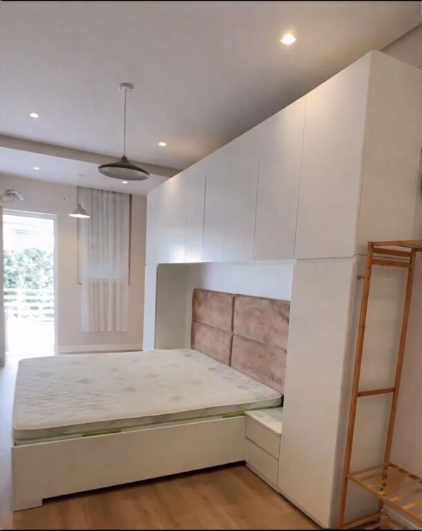 Jepet me qira 1+1 Liqeni i Thate te Radison Hotel 550€
