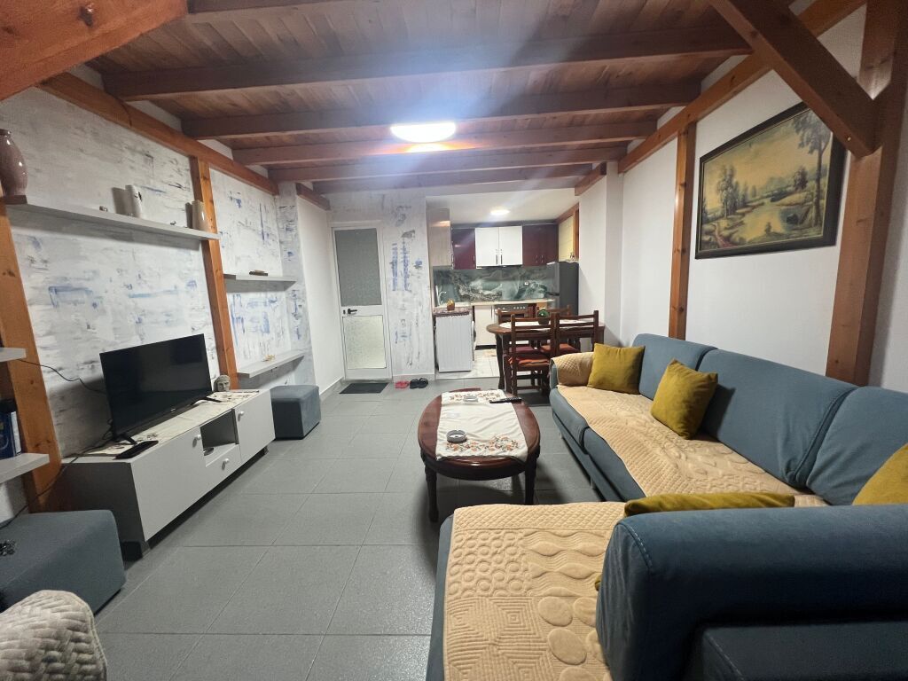 Garsoniere me qira te Hotel Marinaj Astir