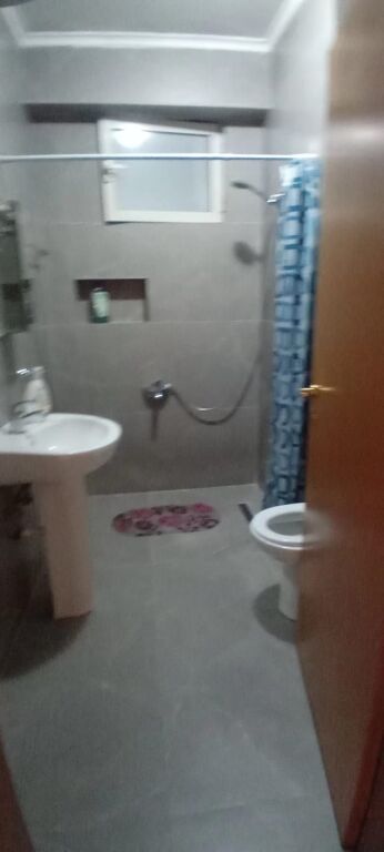 Jepet me qira 2+1+2 Zogu i Zi 600 mije leke