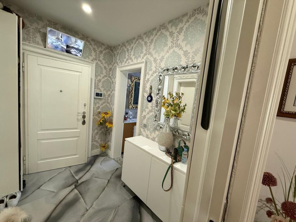 SHITET APARTAMENT 3+1+2+GARAZH NE KOMUNEN E PARISIT