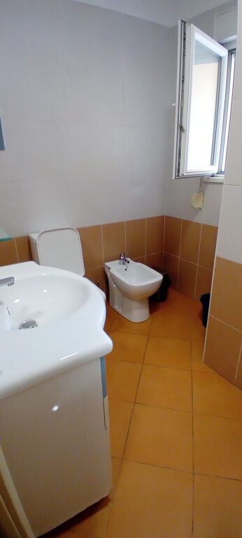 In affitto 1+1 Al 21 Dhjetori Complesso Contatto 650€ trattabili