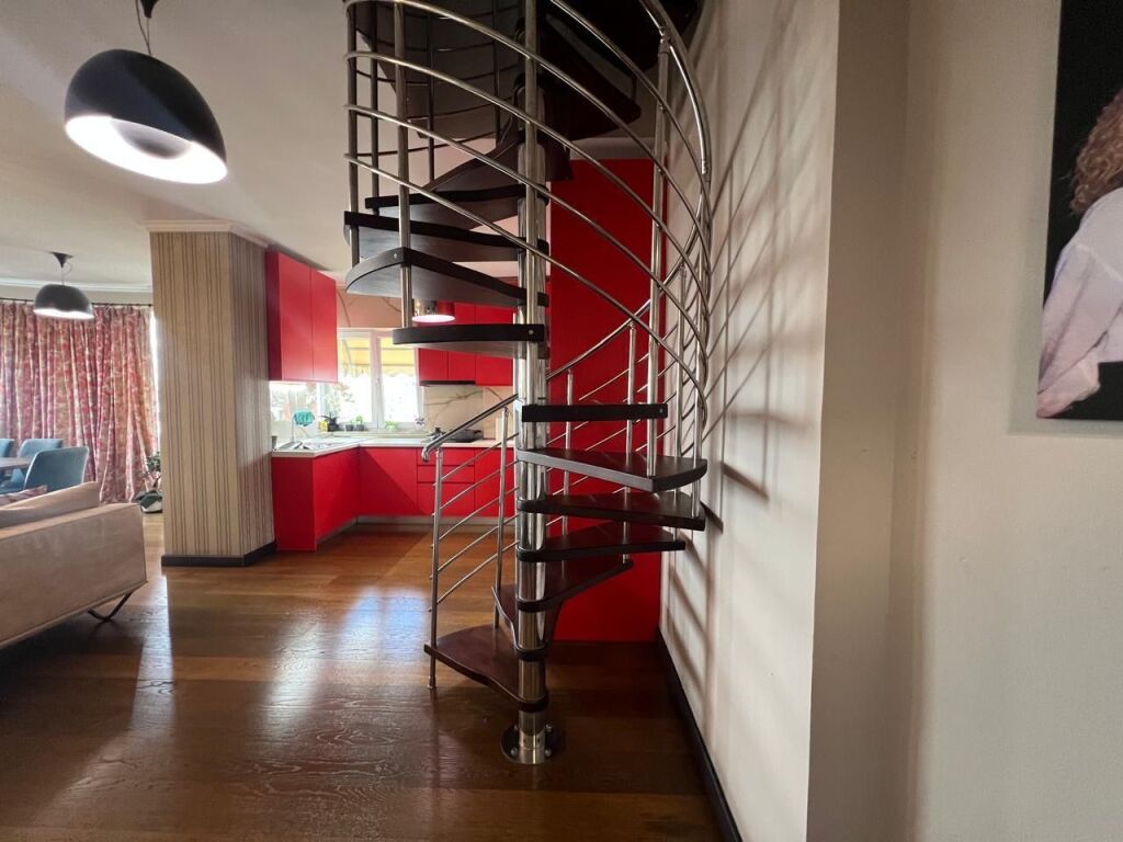 Shitet Apartament 2+1 , Pallati me Shigjeta