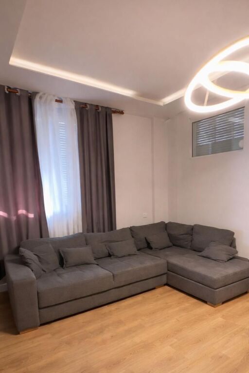Jepet me qira 1+1 Liqeni i Thate te Radison Hotel 550€