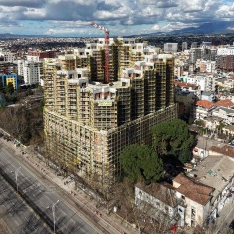 🏢 Shitet Apartament 2+1 – Colonnade Residence ✨