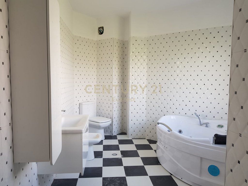 Apartment 3+1+3 for sale at Liqeni i Thate