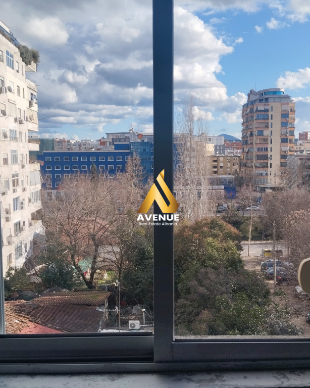 VENDESI APPARTAMENTO 2+1+2 BALCONI– BRRYLI TIRANA