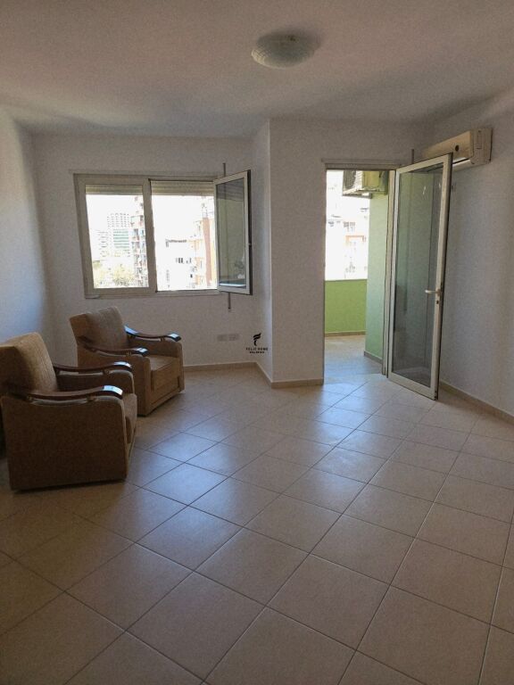 ZYRE ME QERA 112 M2 RRUGA E ELBASANIT 100.000 LEKE FH-72243