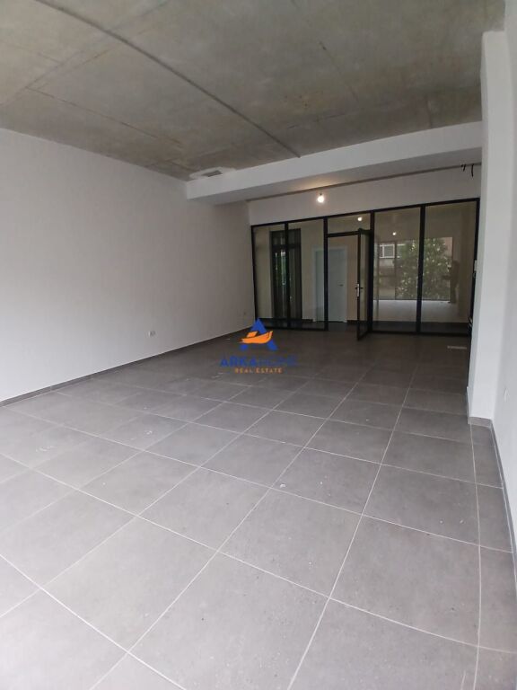 OFFICE FOR RENT 60M2 "BARRICADES STREET" 95000 LEKE