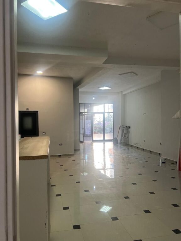 Shop for rent 40,000 lek/month in Astir!