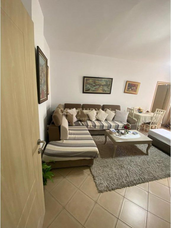 RESTORANT FRESKU, SHESIM APARTAMENT 2+1 ME VERANDE 130,000 €