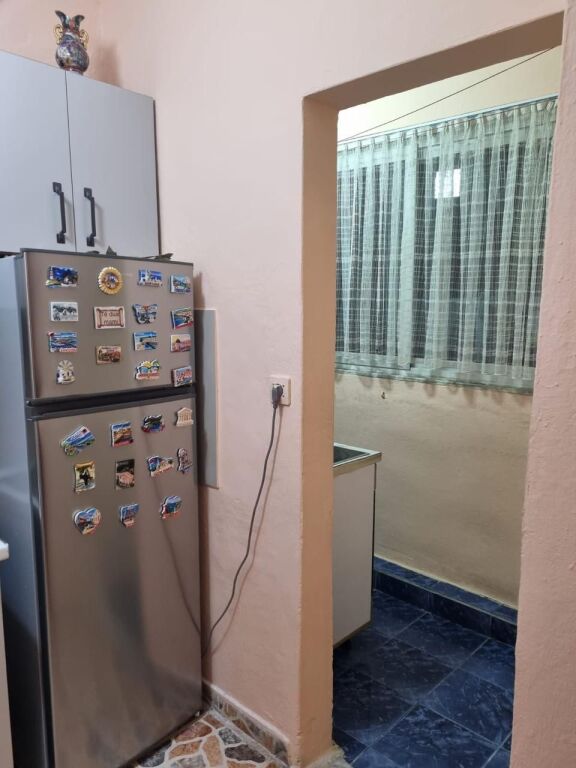 🏡 Jepet me qira apartament 1+1📍 Përballë Ministrisë së Mbrojtjes 🏫 50 m nga shkolla “Ramazan Jarani”💰 Çmimi: 35,000 lekë/muaj