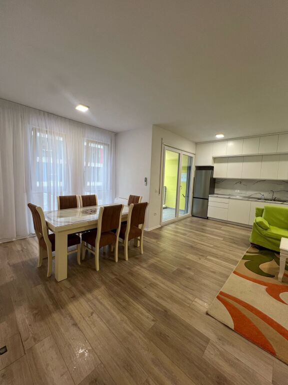 Univers City- apartment me qera (vetem per biznes)