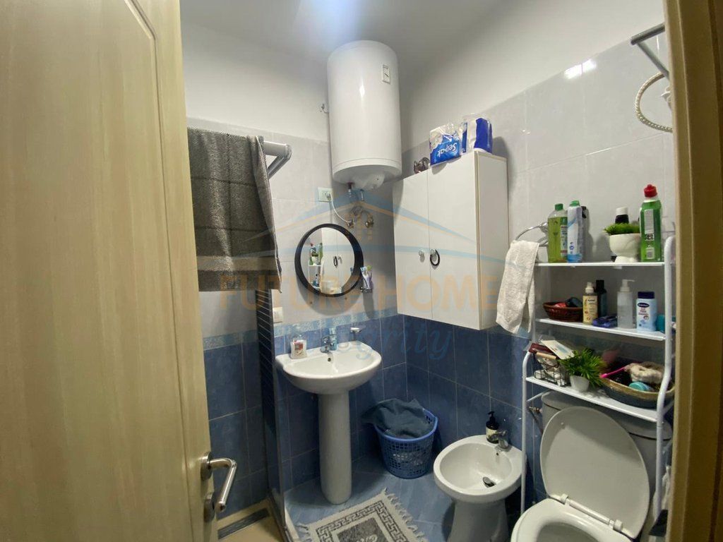 Shitet, Apartament 2+1+Verandë (I konvertuar), Fresku,