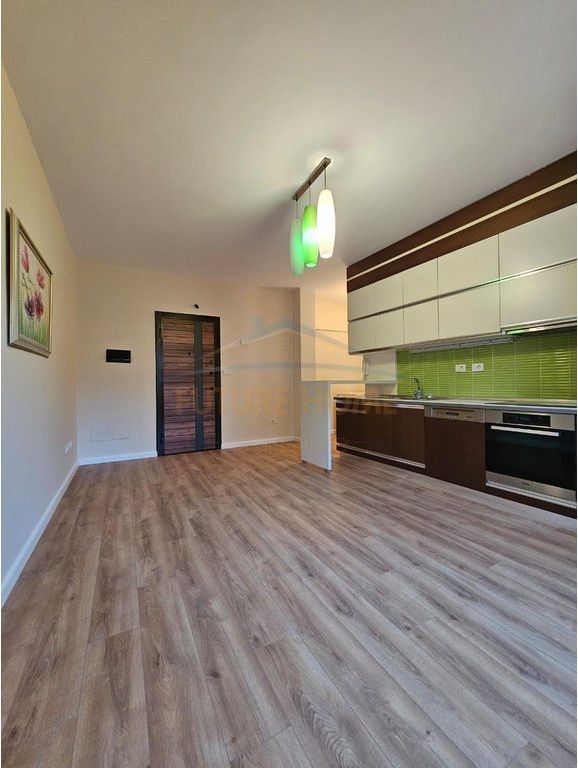 🏙️ Apartament 1+1 në shitje –Rruga Mine Peza, Tiranë (përballë Golden Tower)