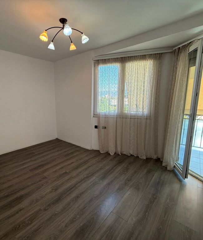 For sale 2+1, Fusha Aviacionit