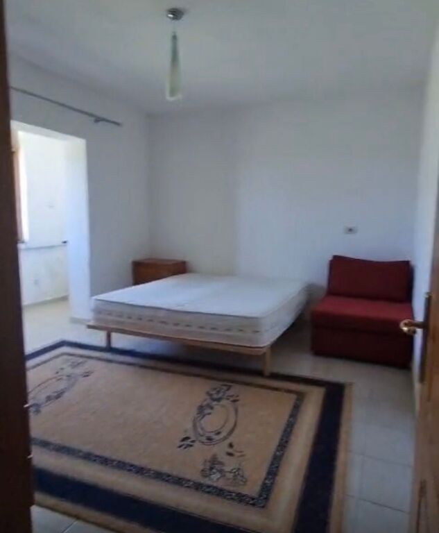 Apartament 1+1 për shitje pranë Kryegjyshatës!
