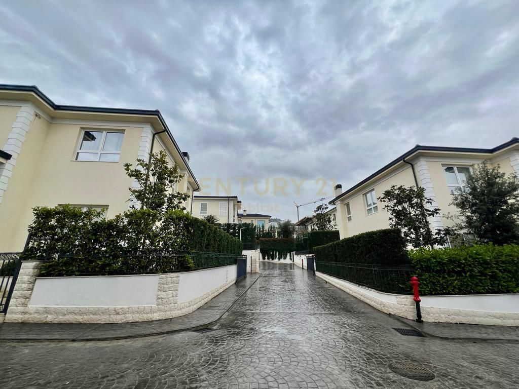 Villa su 3 piani in affitto al Lago Secco