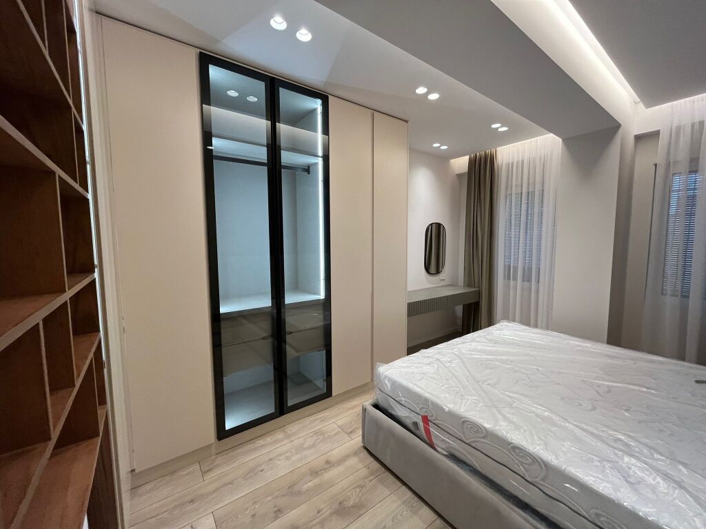 3+1, with veranda and parking, kodra e diellit 2, 1800 euro
