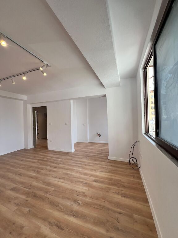 FOR SALE APARTMENT 2+1 CENTER DURRES ,   