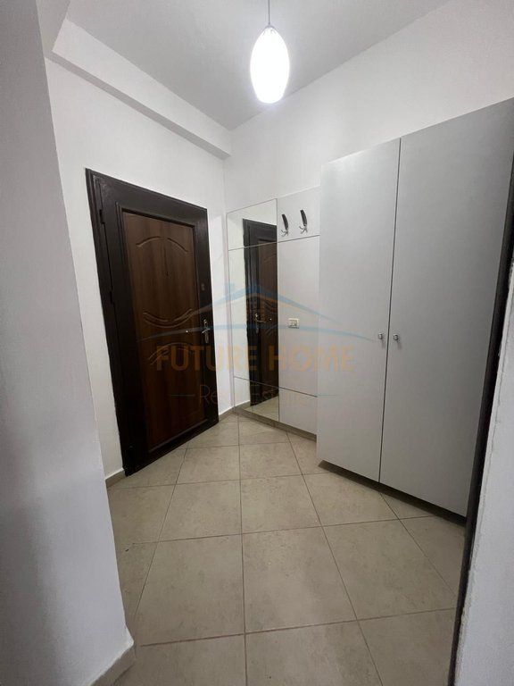 Appartamento 1+1 in vendita – Nuovo Anello, Tirana (vicino all'Hotel Arc)