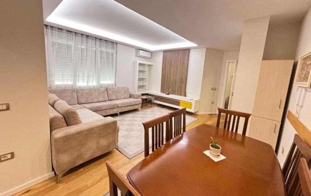 Apartament 3+1 per qira tek Shkolla e Kuqe.