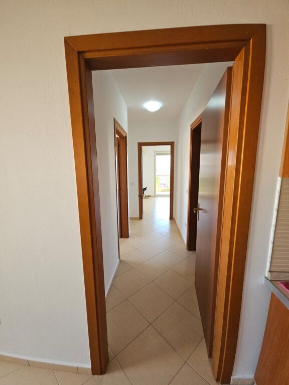 ZYRE ME QERA 112 M2 RRUGA E ELBASANIT 100.000 LEKE FH-72243