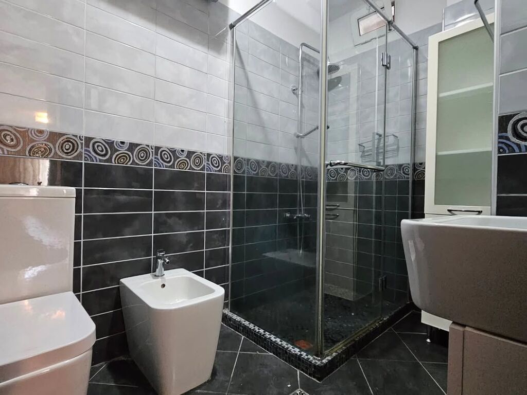 Apartament 2+1+2 për qira me post parkimi!
