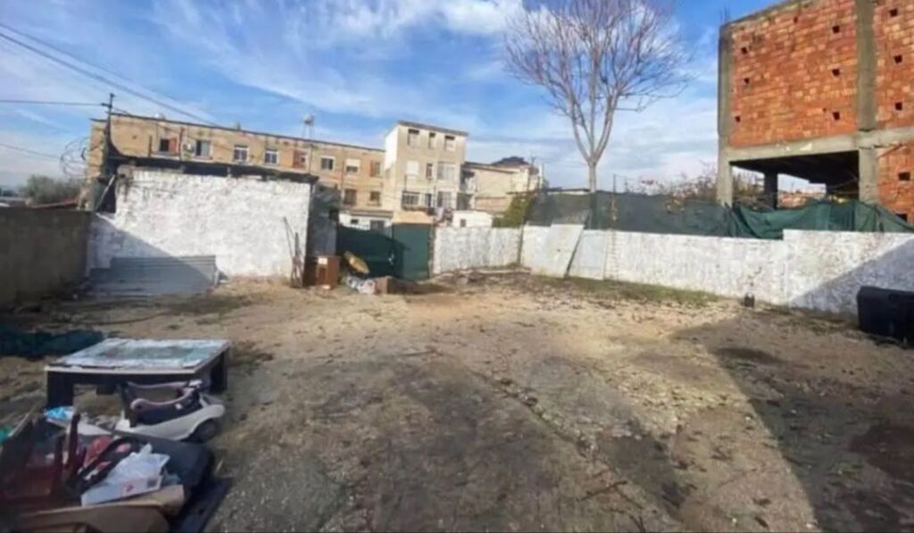 WAREHOUSE + LAND 250 m2 FOR RENT - Kinostudio, Tirane.