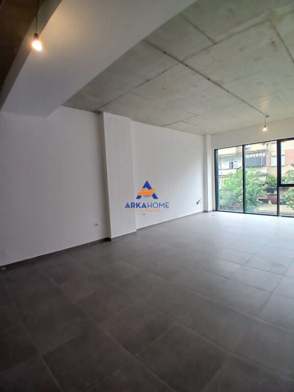 OFFICE FOR RENT 60M2 "BARRICADES STREET" 95000 LEKE