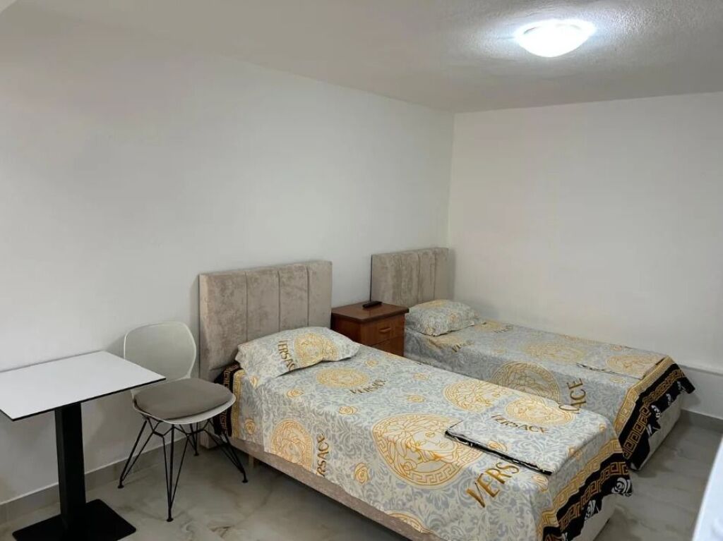 MONOLOCALE 200 EURO.CITTÀ STUDENTESCO