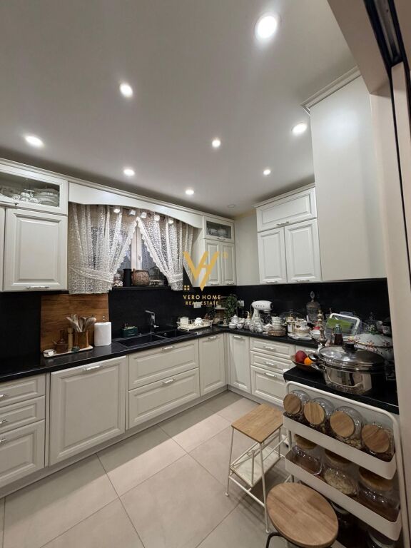 SHITET APARTAMENT 3+1+BLK TE KIKA 1, KOMUNA E PARISIT 367.000 EURO