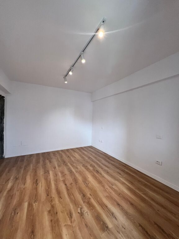FOR SALE APARTMENT 2+1 CENTER DURRES ,   