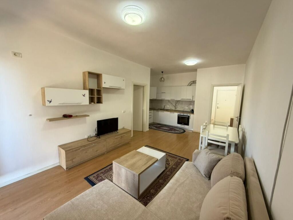 🏡 Jepet me qira apartament 1+1 tek 📍 5 Maji💰 Çmimi: 50,000 lekë/muaj 🚗 Me post parkimi: 55,000 lekë/muaj