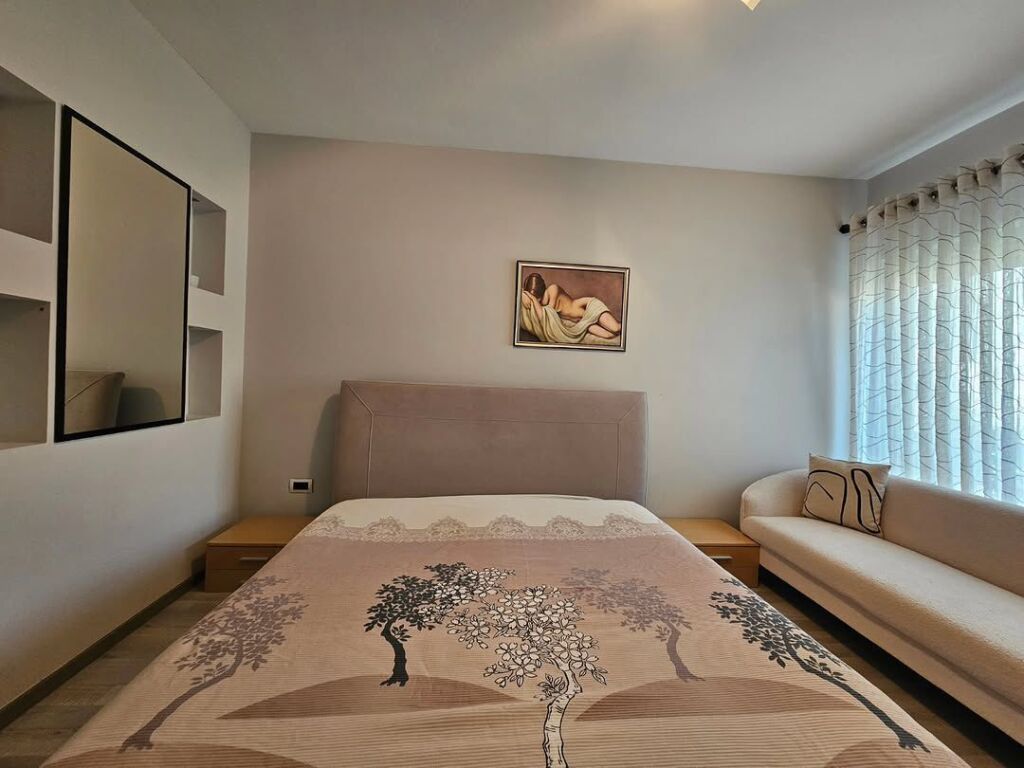 Apartament 2+1+2 për qira me post parkimi!
