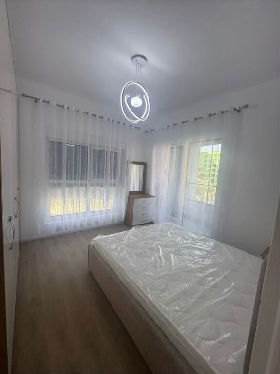 🏢Ne zonen e Ali Demit,Rezidenca Kadiu jepet me qera apartament 1+1, i mobiluar.50,000 Leke