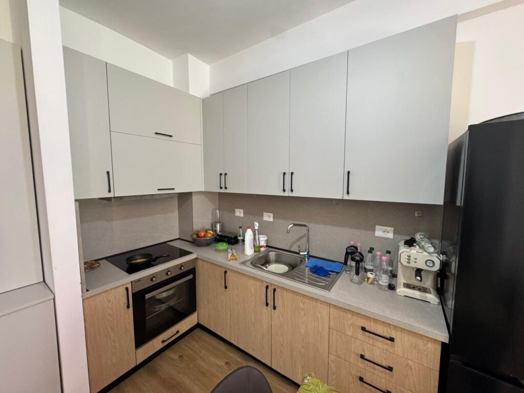 🏡 Jepet me qira apartament 1+1 📍 Ali Demi – Kompleksi Kadiu💰 Çmimi: 40,000 lekë/muaj