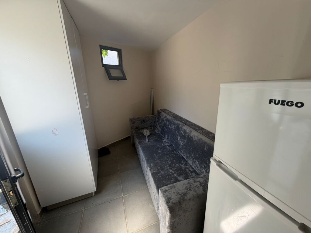 🏡 Garsoniere me qira – Selitë💰 Çmimi: 15,000 lekë/muaj