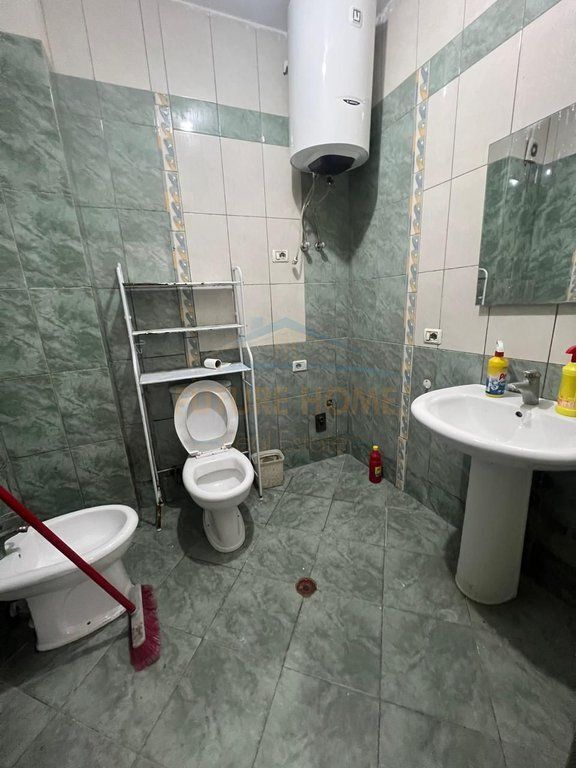 Appartamento 1+1 in vendita – Nuovo Anello, Tirana (vicino all'Hotel Arc)