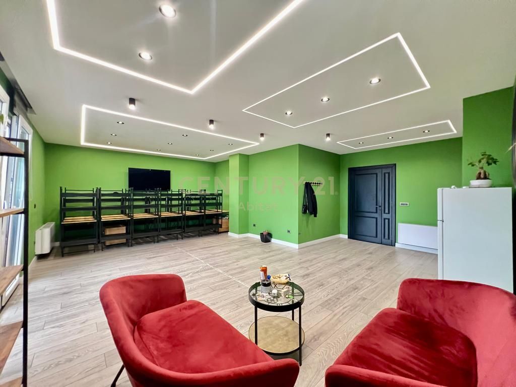 IN AFFITTO, UFFICIO MODERNO - 180 M2 con VISTA, PORCELLANA‼️