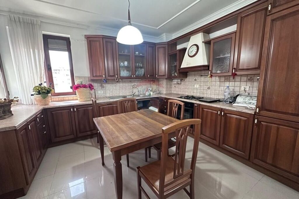 Appartamento 2+1+2 in affitto Blloku