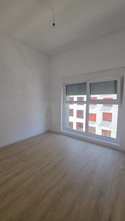 jepet me qera apartament 2+1, 400 mije leke,kati 6, kontakti, ali demi
