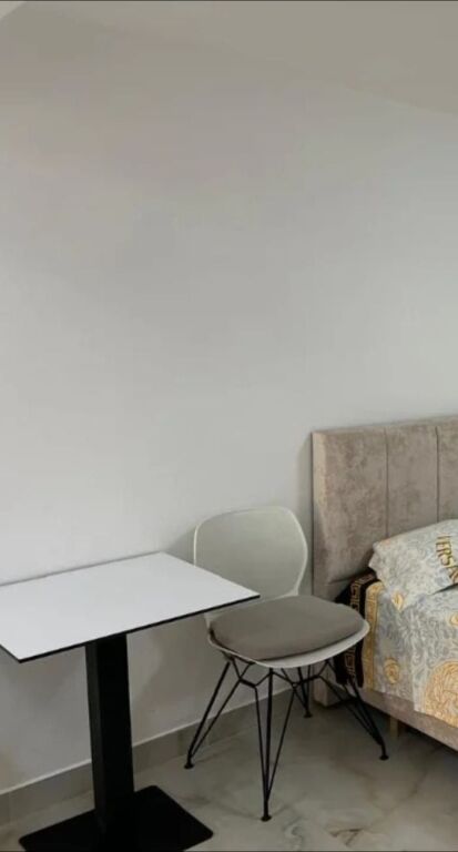 MONOLOCALE 200 EURO.CITTÀ STUDENTESCO
