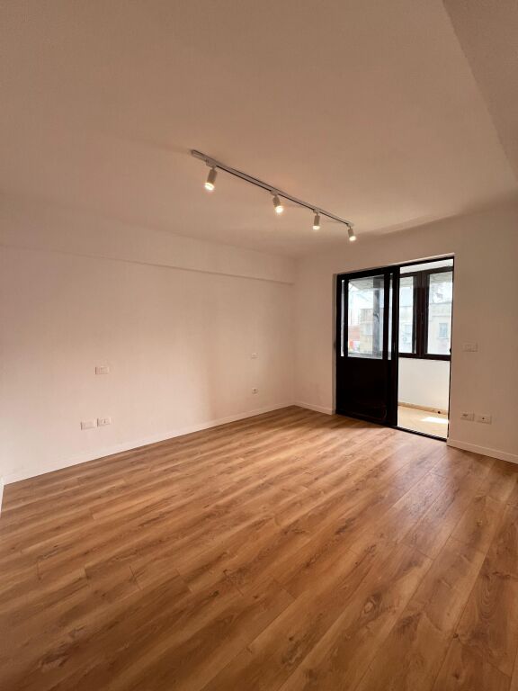 FOR SALE APARTMENT 2+1 CENTER DURRES ,   