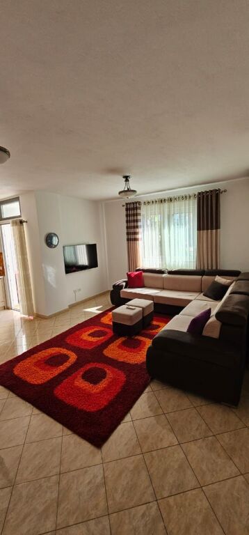 Jepet apartament me qira