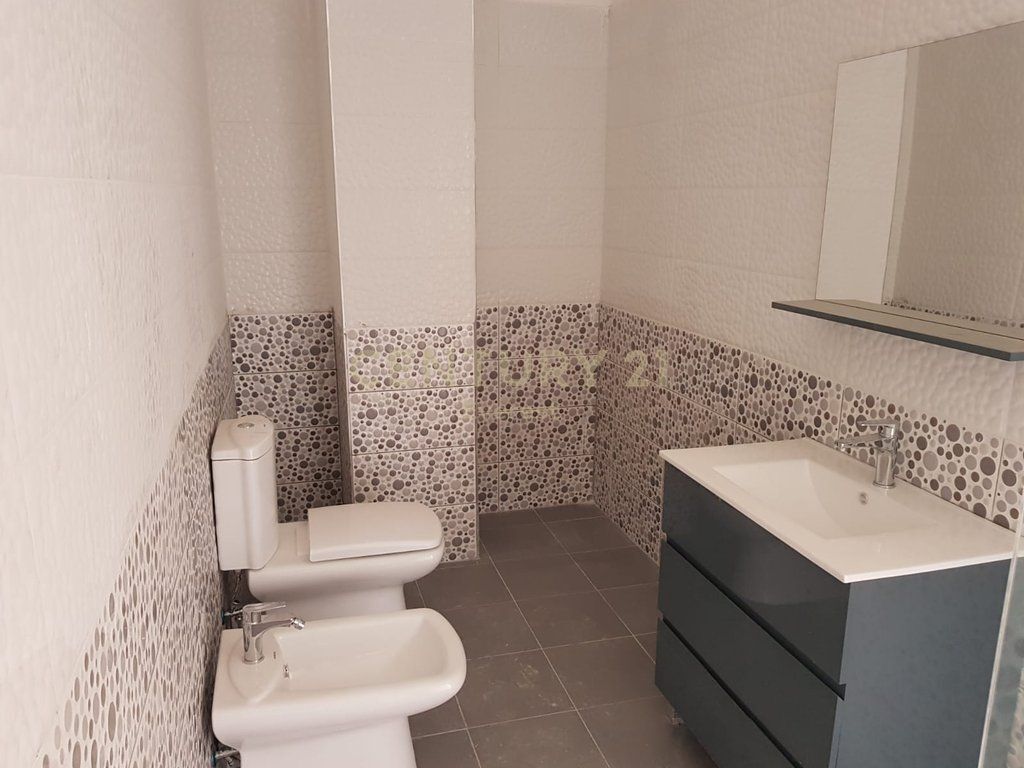 Apartment 3+1+3 for sale at Liqeni i Thate
