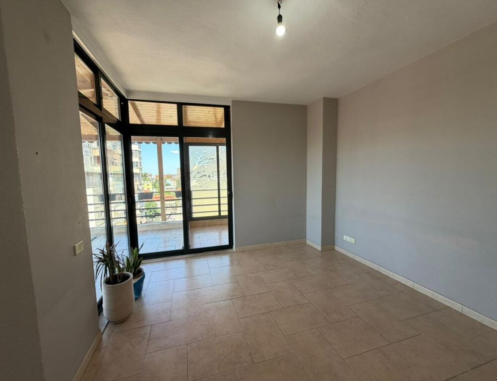 🏢Rruga 4 Deshmoret jepet me qera apartament 3+1+2 ,pjeserisht i mobiluar 80,000Leke