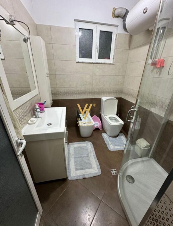 JEPET SHTEPI PRIVATE 2+1+BLK ME QERA NE INSTITUT 600 EURO