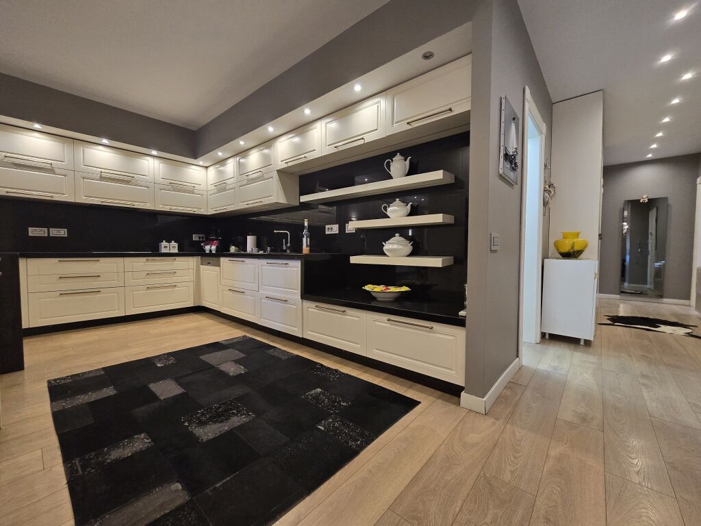 Apartament 2+1+2+Balkone+Post Parkimi me Qira Te Vila Gold