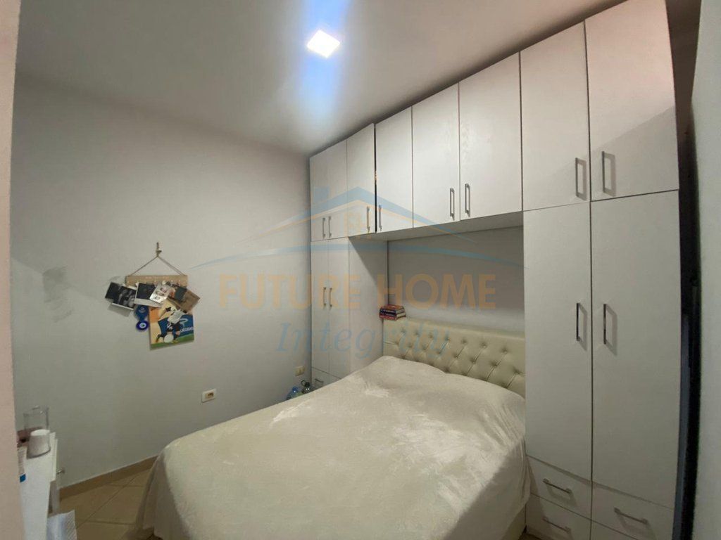 Shitet, Apartament 2+1+Verandë (I konvertuar), Fresku,