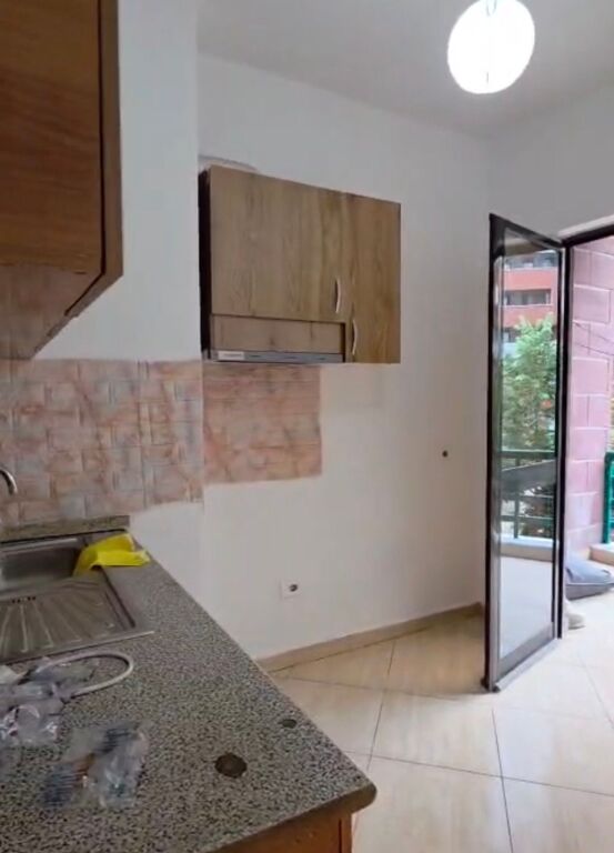 Apartament 1+1 me qira bosh tek Rrethi Astirit!